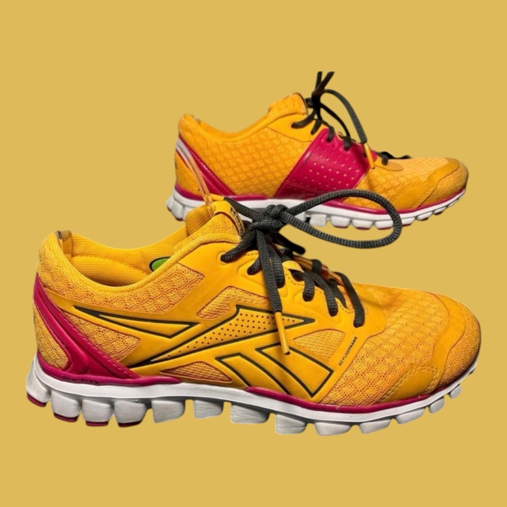 Womens Reebok Fuseframe shoes size 7. Real Flex Orange Running Shoes
